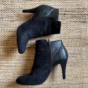 Mid-heel booties (Black)